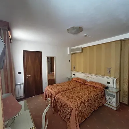 Hotel Ambassador Tre Rose Benátky