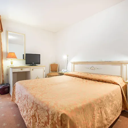 泰利罗莎大使酒店 酒店