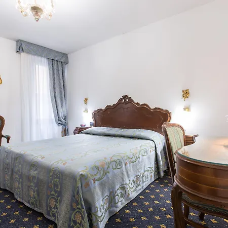 Ambassador Tre Rose Hotel 3*