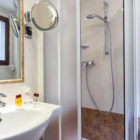 Ambassador Tre Rose Hotel 3*