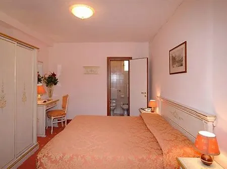 Hotel Ambassador Tre Rose Benátky