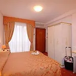 Ambassador Tre Rose Venezia