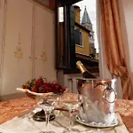 Ambassador Tre Rose Venezia