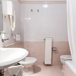 Ambassador Tre Rose Venezia