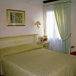 Ambassador Tre Rose Venezia