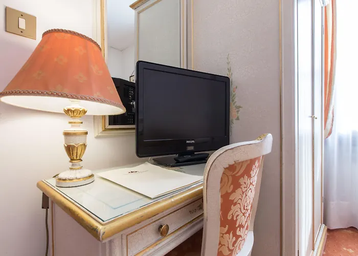Ambassador Tre Rose Hotel Venise