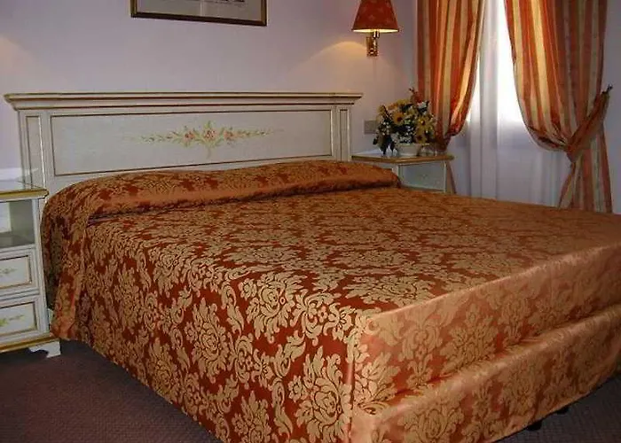 Ambassador Tre Rose Hotel Venise