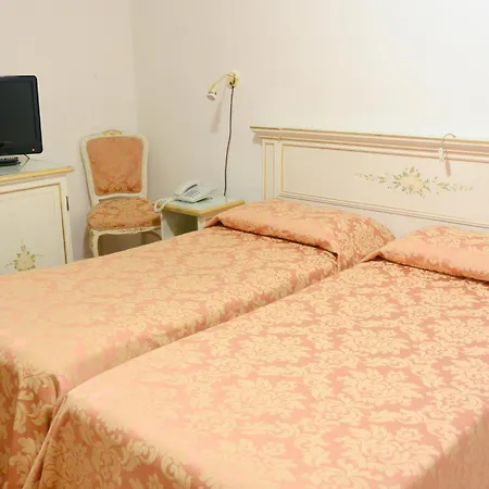 Ambassador Tre Rose 3* Venezia