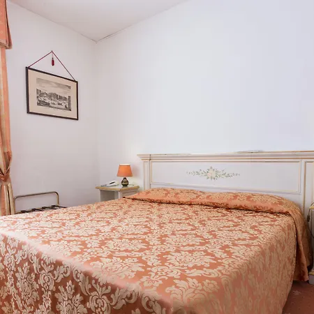 ホテル アンバサダー トレ ローゼ 3*