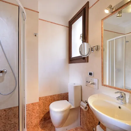 엠베서더스 트레 로즈 베니스