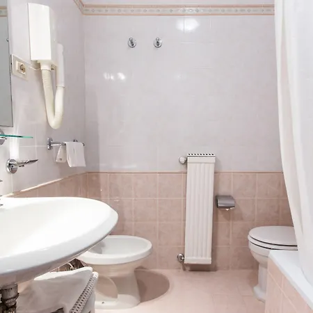 엠베서더스 트레 로즈 베니스