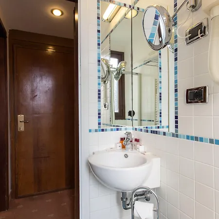 엠베서더스 트레 로즈 베니스