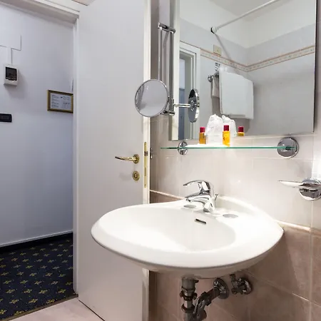 엠베서더스 트레 로즈 3* 베니스