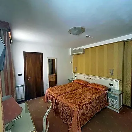 Ambassador Tre Rose Hotell Venedig