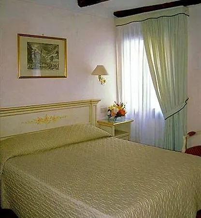 アンバサダー トレ ローゼ ヴェネツィア