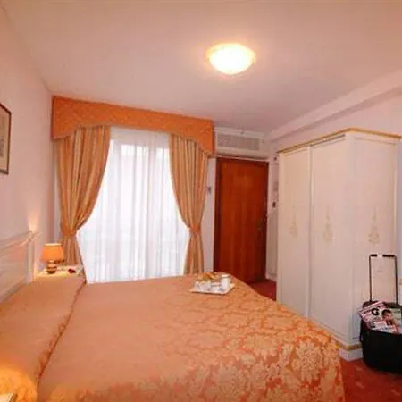 アンバサダー トレ ローゼ ヴェネツィア