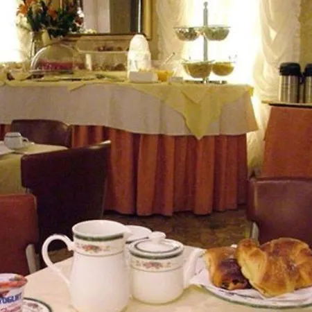 ホテル アンバサダー トレ ローゼ ヴェネツィア