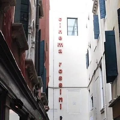 Ambassador Tre Rose Hotel 3*