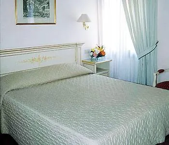 Hotel Ambassador Tre Rose 3*