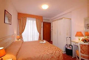 Ambassador Tre Rose Venice