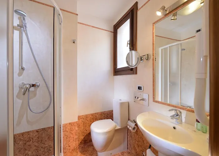 Ambassador Tre Rose Hotel 3*