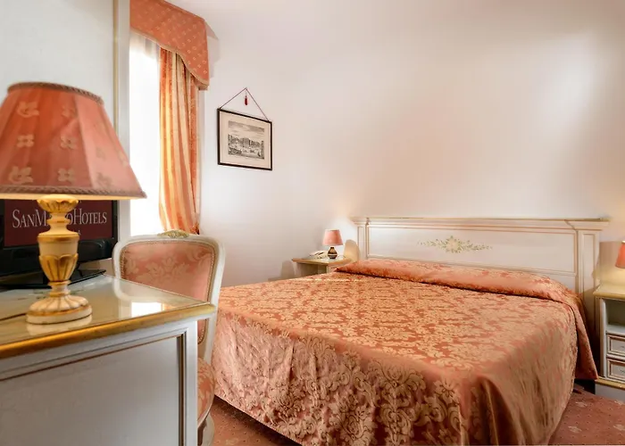 Hotel Ambassador Tre Rose Venice