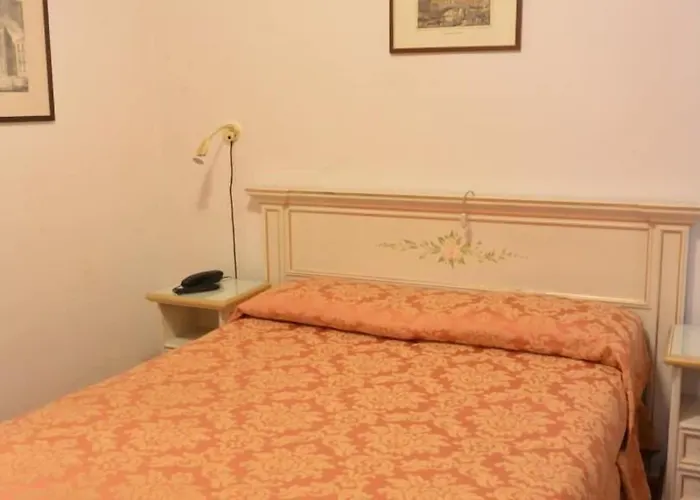 Hotel Ambassador Tre Rose 3*