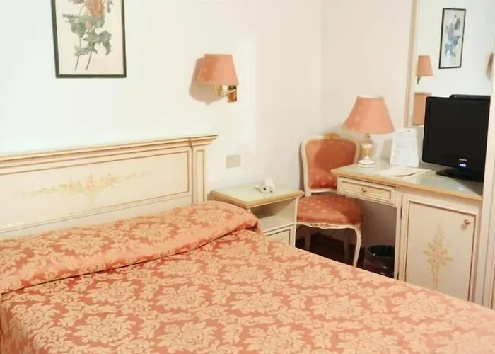 Ambassador Tre Rose Hotel Venise