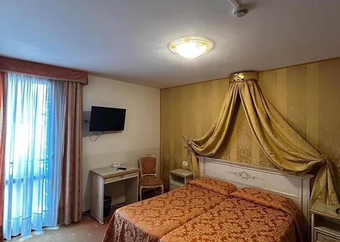 Ambassador Tre Rose Hotel 3*