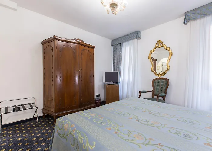 Hotel Ambassador Tre Rose 3*