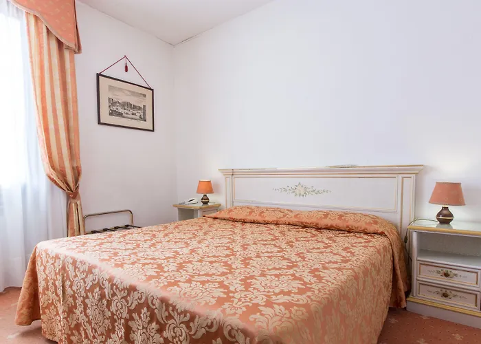 Hotel Ambassador Tre Rose 3*