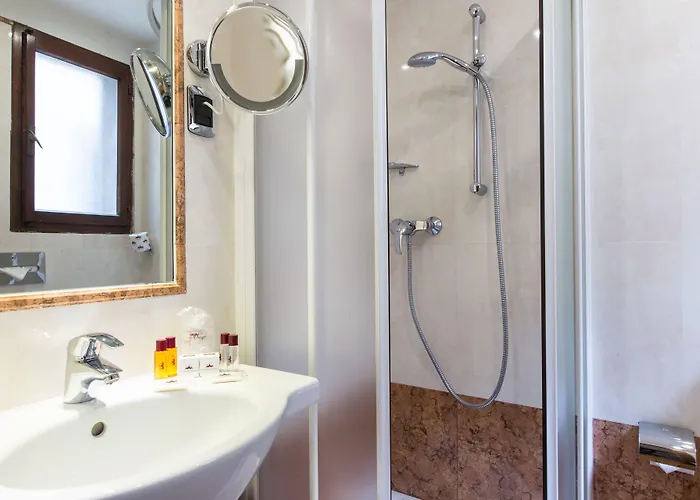 Ambassador Tre Rose Hotel 3*