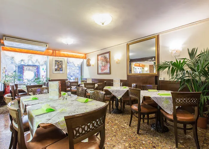 Hotel Ambassador Tre Rose 3*