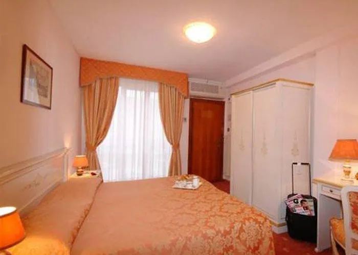 Ambassador Tre Rose Venice