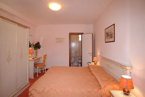 Hotel Ambassador Tre Rose Venecia