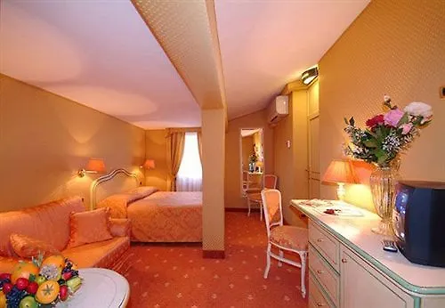 Hotel Ambassador Tre Rose