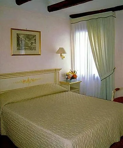 엠베서더스 트레 로즈 베니스