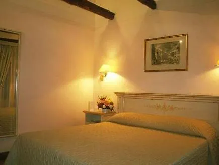 엠베서더스 트레 로즈