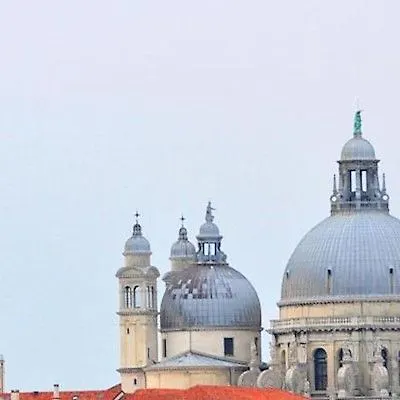 엠베서더스 트레 로즈 3*