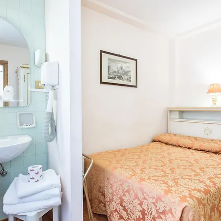 Ambassador Tre Rose Hotell 3*