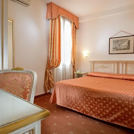 Ambassador Tre Rose Hotell 3*