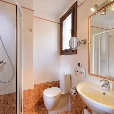 Ambassador Tre Rose Hotell 3*