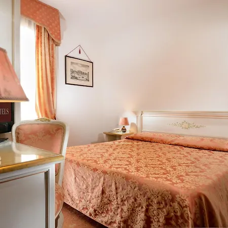 Hotell Ambassador Tre Rose Venedig