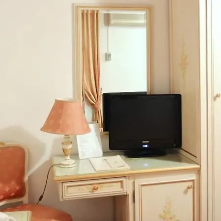 Hotell Ambassador Tre Rose 3*