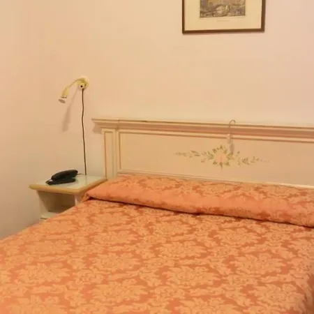 Hotell Ambassador Tre Rose 3*