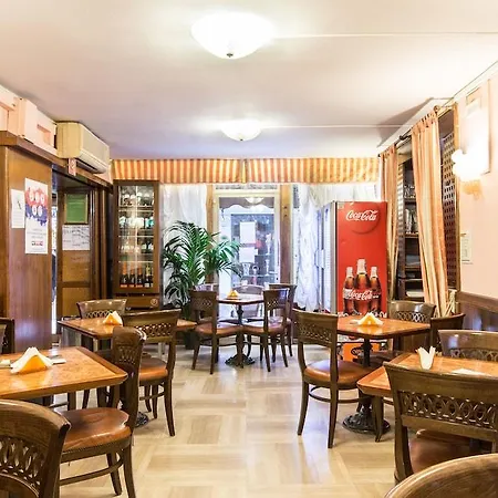 Ambassador Tre Rose Hotell 3*