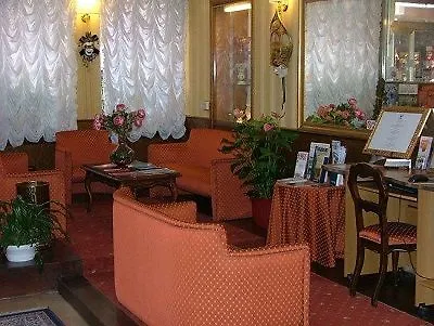 Отель Ambassador Tre Rose
