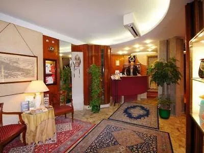 アンバサダー トレ ローゼ